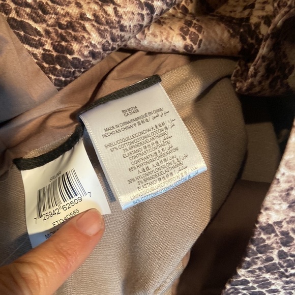 🌎BCBG Snake skin Vest - Picture 5 of 7